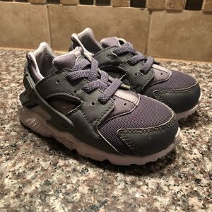 Boys Toddler Nike Huaraches size 7C